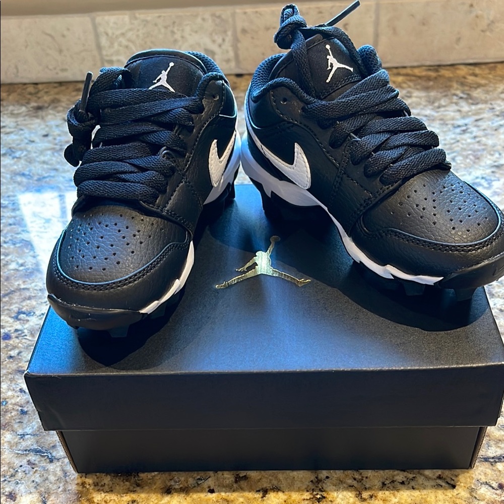 NWT Nike Air Jordan Soccer Cleats Boys size 10
